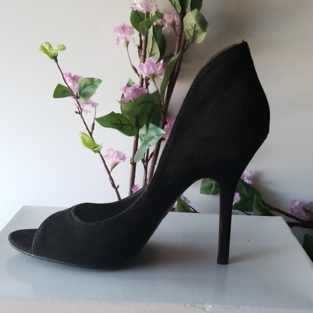 Shoes - Picture 6 of 7